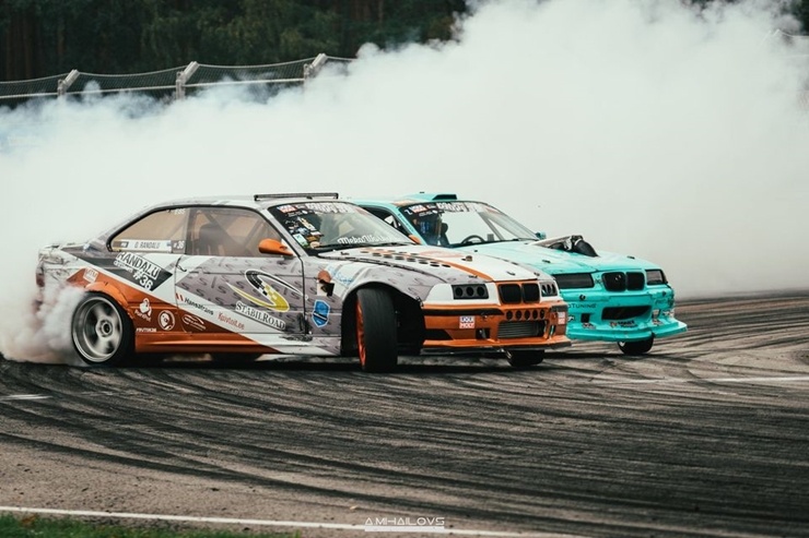 Biķernieku trasē sacenšas Baltijas labākie drifteri. Foto: driftlatvia.com 292107