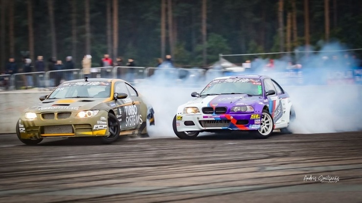 Biķernieku trasē sacenšas Baltijas labākie drifteri. Foto: driftlatvia.com 292108