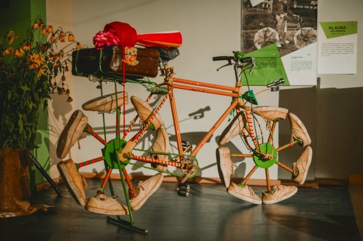 Sigulda vilina tūristus ar jaunu piedāvājumu - Retro velo izstādi. Foto: Ginta Zīverte 292235