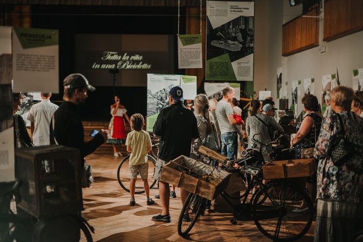 Sigulda vilina tūristus ar jaunu piedāvājumu - Retro velo izstādi. Foto: Ginta Zīverte 292246