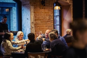 Rīgā atver jaunu restorānu «Rūme», kas apvieno austrumu un rietumu kultūras. Foto: Renārs Koris 6