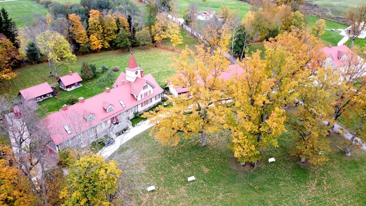 «Rankas muiža» ietērpusies košās rudens krāsās. Foto: Rankasmuiza.lv 292441