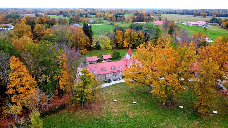 «Rankas muiža» ietērpusies košās rudens krāsās. Foto: Rankasmuiza.lv 292442