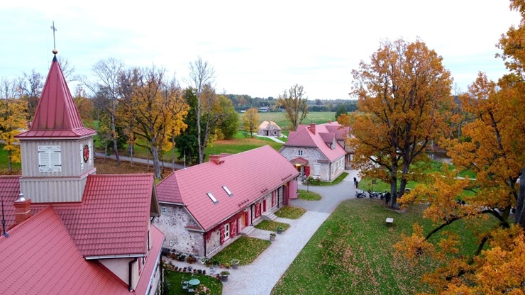 «Rankas muiža» ietērpusies košās rudens krāsās. Foto: Rankasmuiza.lv 292449