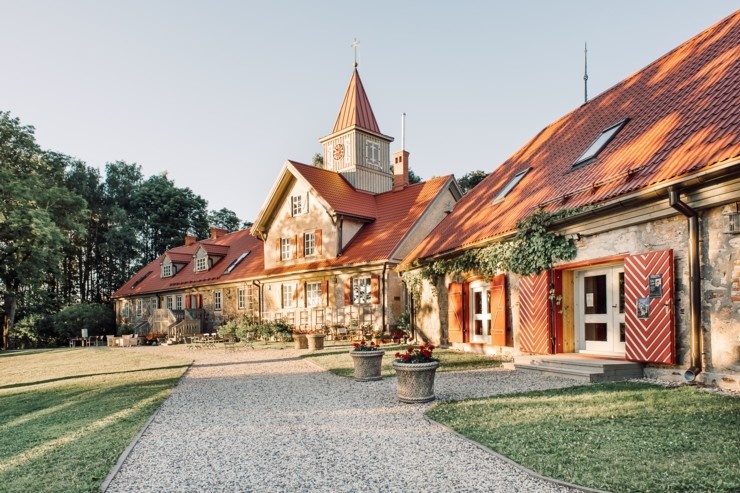 «Rankas muiža» ietērpusies košās rudens krāsās. Foto: Kristīne Grīnvalde 292453