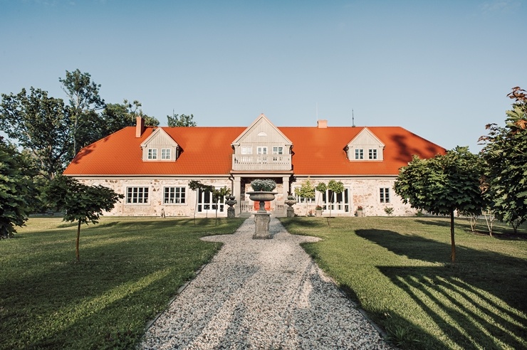 «Rankas muiža» ietērpusies košās rudens krāsās. Foto: Kristīne Grīnvalde 292456