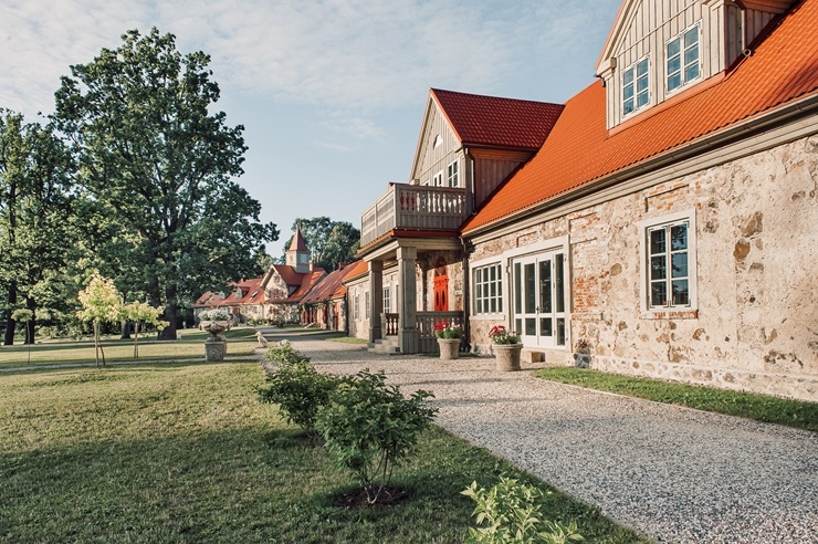 «Rankas muiža» ietērpusies košās rudens krāsās. Foto: Kristīne Grīnvalde 292458