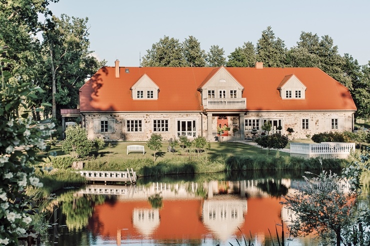 «Rankas muiža» ietērpusies košās rudens krāsās. Foto: Kristīne Grīnvalde 292462