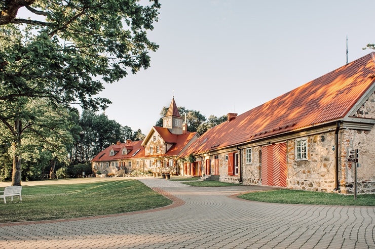 «Rankas muiža» ietērpusies košās rudens krāsās. Foto: Kristīne Grīnvalde 292464