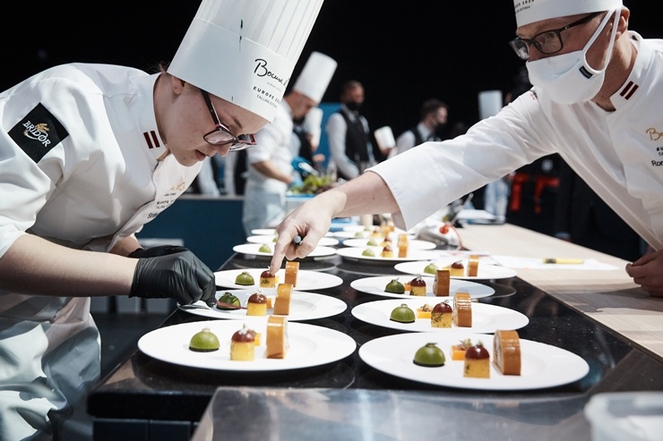 Latvijas pavāra Dināra Zvidriņa dalība Tallinas pavāru konkursā «Bocuse dor Europe 2020». Foto: bocusedor.com 292927