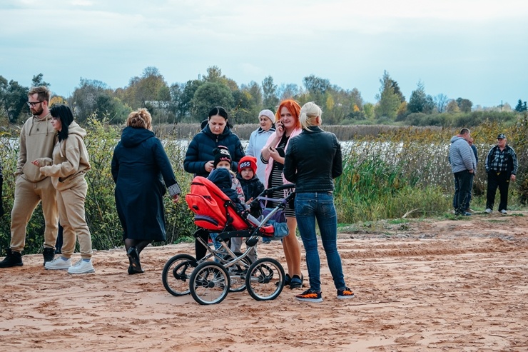 Viļakā svinīgi atklāj garāko pontonu tiltu Latvijā 293064