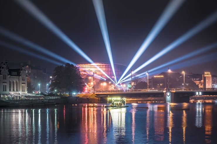 Izgaismota Liepāja priecē vietējos un viesus. Foto: Kārlis Volkovskis 293078