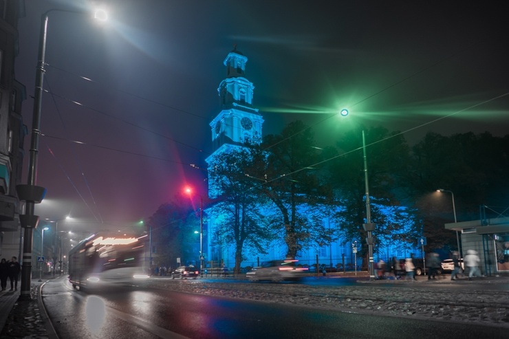 Izgaismota Liepāja priecē vietējos un viesus. Foto: Kārlis Volkovskis 293079