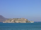 No līča paveras skats uz ievērojamāko Krētas cietoksni - Spinalongu 2