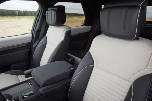 Jaunais «Land Rover Discovery» ir daudzu autoceļotāju sapnis ar leģendāru zīmolu 17