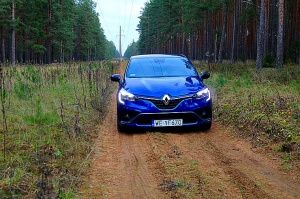 Travelnews.lv ar jauno «Renault Clio» ceļo uz Kārļiem, lai dotos pārgājienā gar Amatu 35
