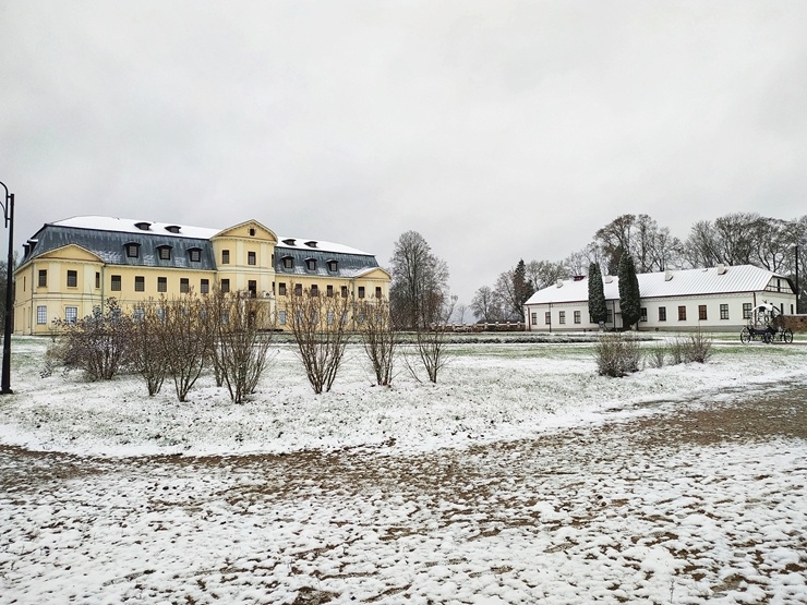 Krāslava  ietinas baltā sniega rotā. Foto: Inga Pudnika 294573