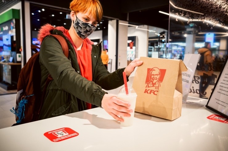 Rīgā durvis ver jauns KFC restorāns. Foto: Otto Strazds 294614
