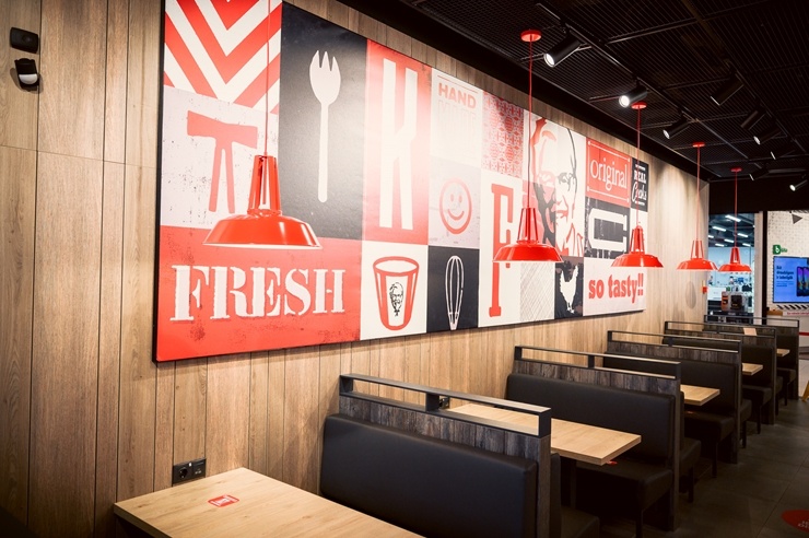 Rīgā durvis ver jauns KFC restorāns. Foto: Otto Strazds 294620