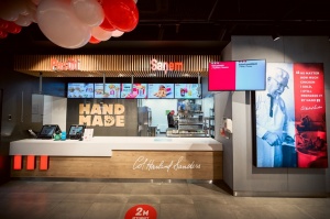 Rīgā durvis ver jauns KFC restorāns. Foto: Otto Strazds 4