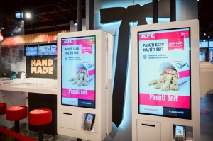 Rīgā durvis ver jauns KFC restorāns. Foto: Otto Strazds 5