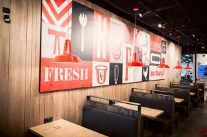 Rīgā durvis ver jauns KFC restorāns. Foto: Otto Strazds 7