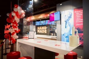 Rīgā durvis ver jauns KFC restorāns. Foto: Otto Strazds 12