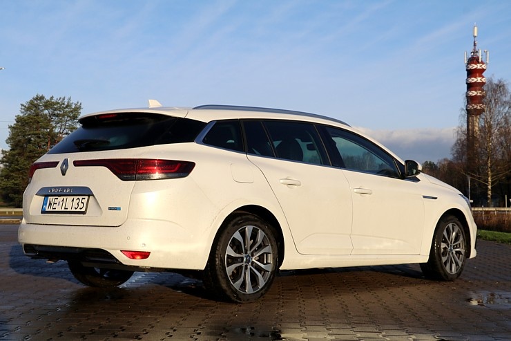 Travelnews.lv ar jauno «Renault Megane INTENS E-TECH 160 PLUG-IN HYBRID» apceļo Vidzemi 294776