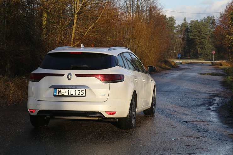 Travelnews.lv ar jauno «Renault Megane INTENS E-TECH 160 PLUG-IN HYBRID» apceļo Vidzemi 294777