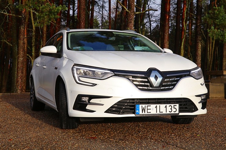 Travelnews.lv ar jauno «Renault Megane INTENS E-TECH 160 PLUG-IN HYBRID» apceļo Vidzemi 294785