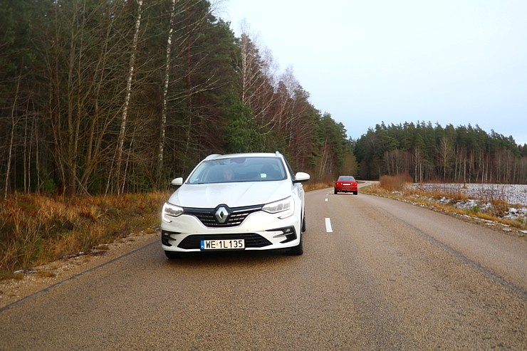 Travelnews.lv ar jauno «Renault Megane INTENS E-TECH 160 PLUG-IN HYBRID» apceļo Vidzemi 294798