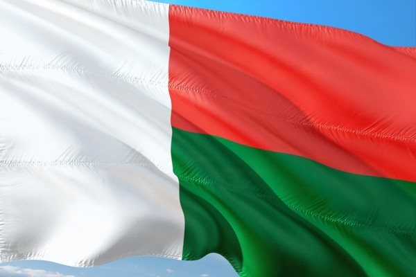 14. oktobris vēsturē: Tiek pieņemts Madagaskaras karogs