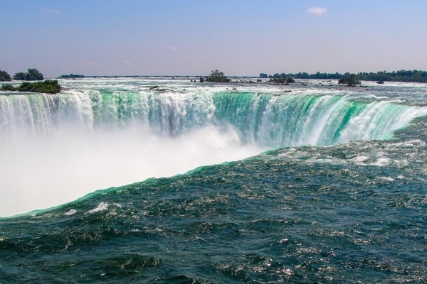 24. oktobris vēsturē: Niagāras ūdenskritumā tiek paveikts kas neparasts