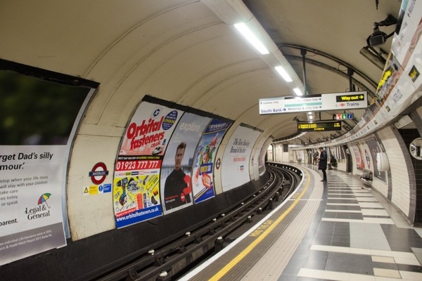 4. novembris vēsturē: Londonā atklāj pirmo dziļo pazemes metro līniju