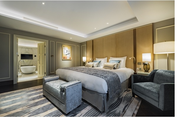 «Grand Hotel Kempinski Riga» Eiropas prestižākajā ceļojumu nozares balvā saņem dubulto apbalvojumu