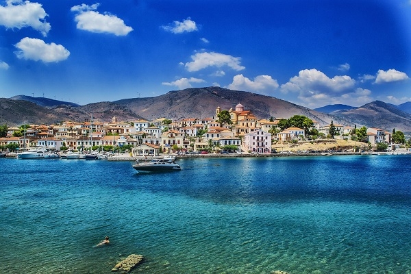 «Tez Tour» atgādina: Tūristiem Grieķijā jārēķinās ar papildus izmaksām