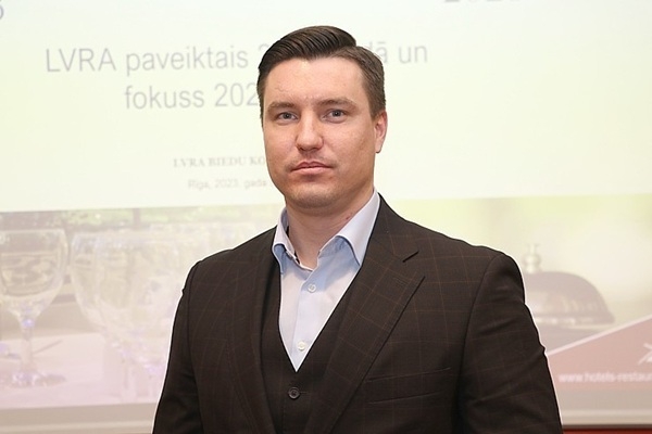 Andris Kalniņš: Ārvalstu tūristu skaits Latvijā krīt jau otro mēnesi – pietiek ar prezentācijām, laiks rīcībai!